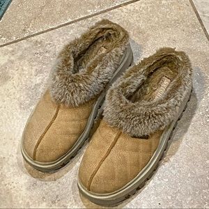 EUC! Skechers Indoor/Outdoor Slippers